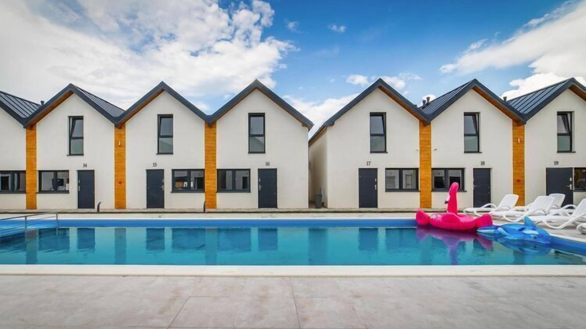 Rewal House | Comfortable holiday homes with a pool, Rewal