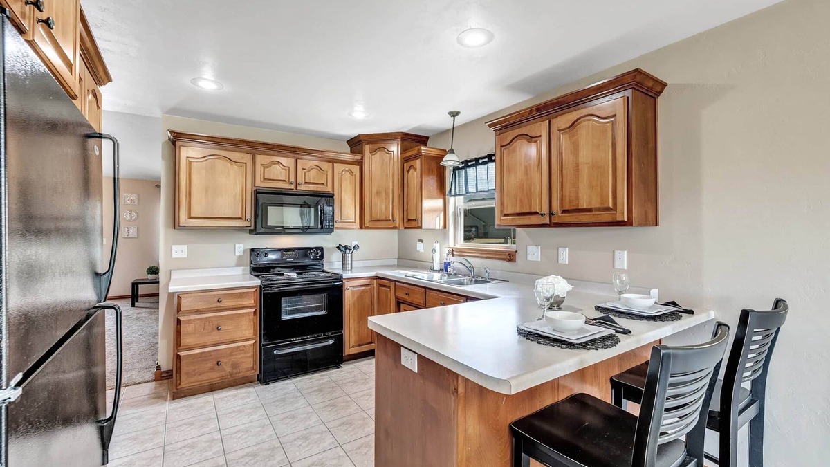 De Pere House | Comfortable Home Perfect for Families in Quiet Cul-de-Sac