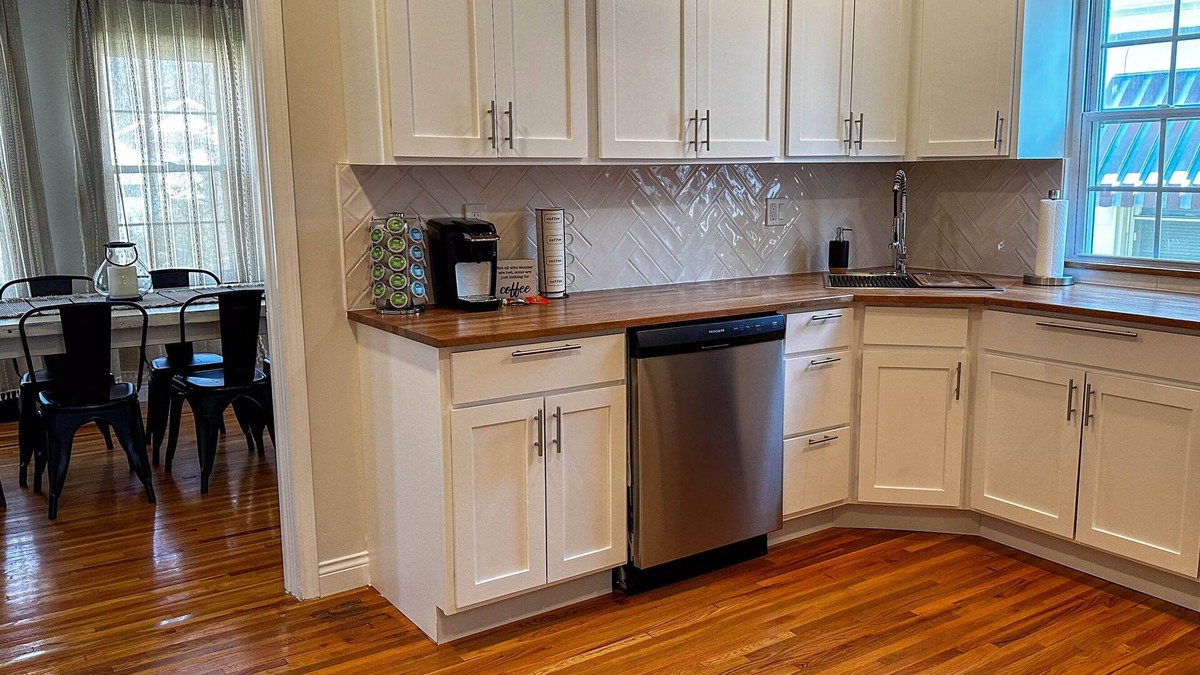 St. Louis House | Comfortable home with plenty of character less then 15 minutes from downtown STL