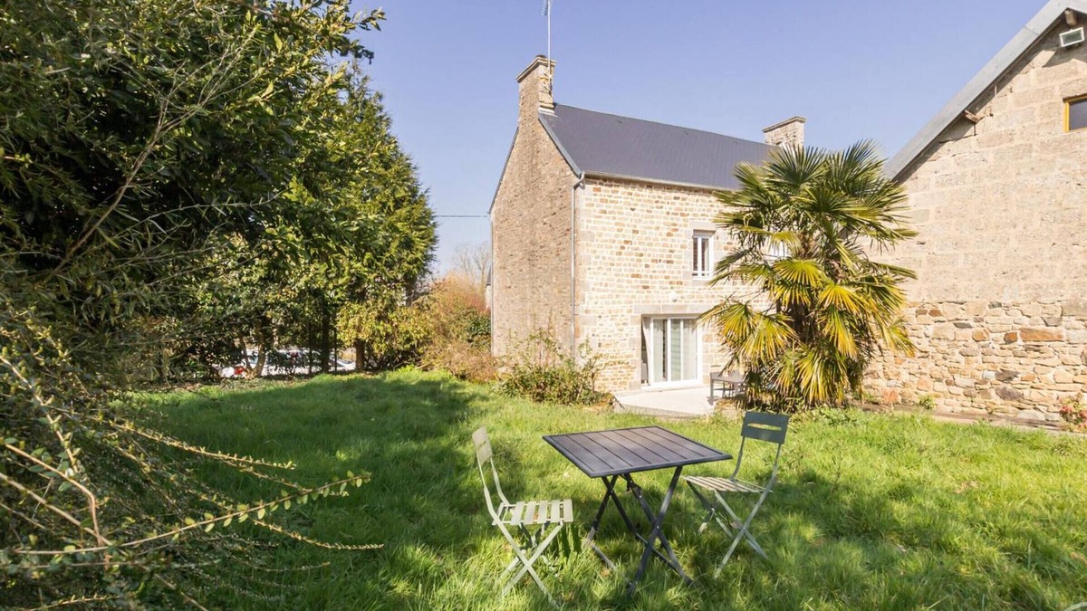 Jullouville Cottage | Comfortable house in Jullouville with garden and Wi-Fi