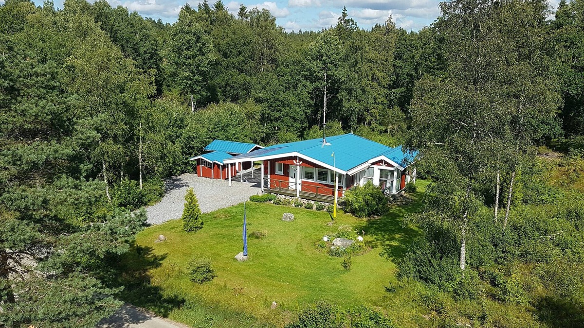 Muberg House | Comfortable house with private lakeside terrace