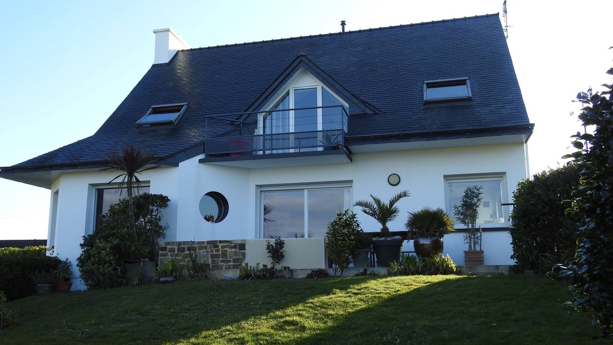 Plouarzel House | Comfortable house with sea view