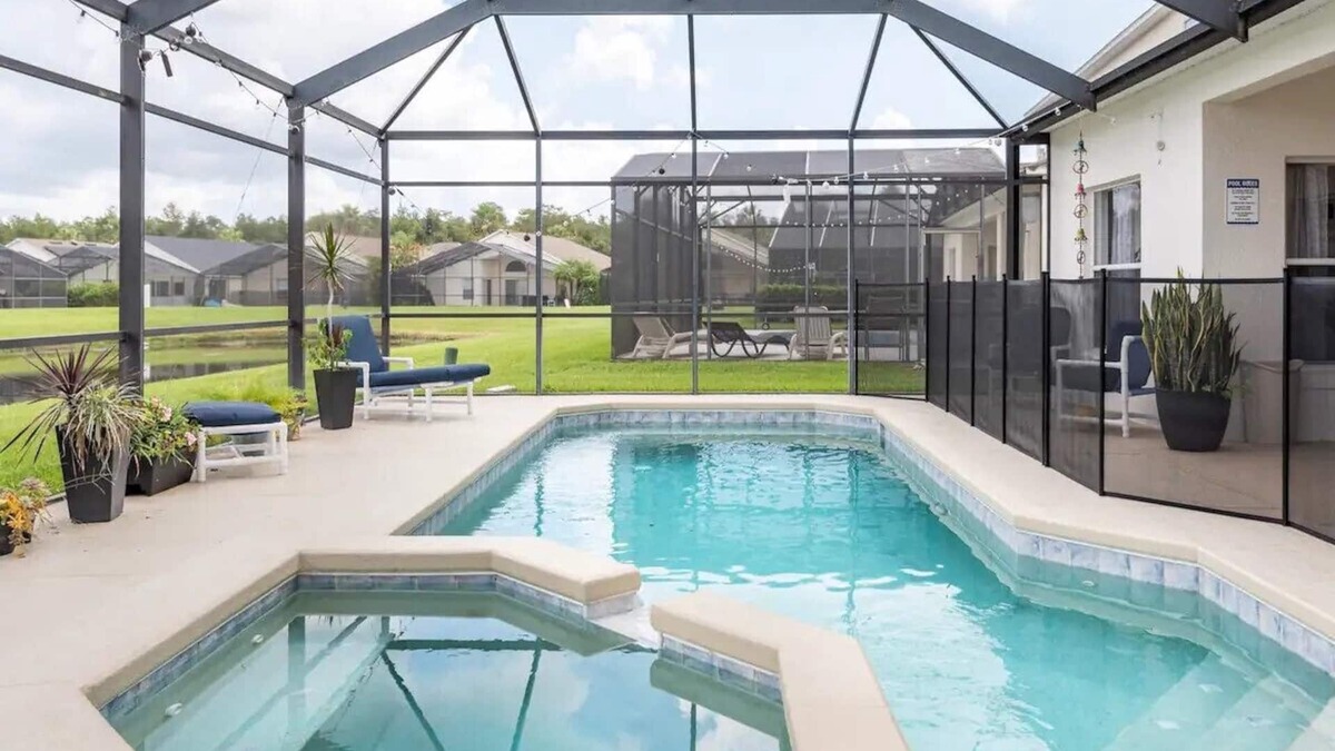 Kissimmee House | Comfortable house with hot tub, minutes away from theme parks