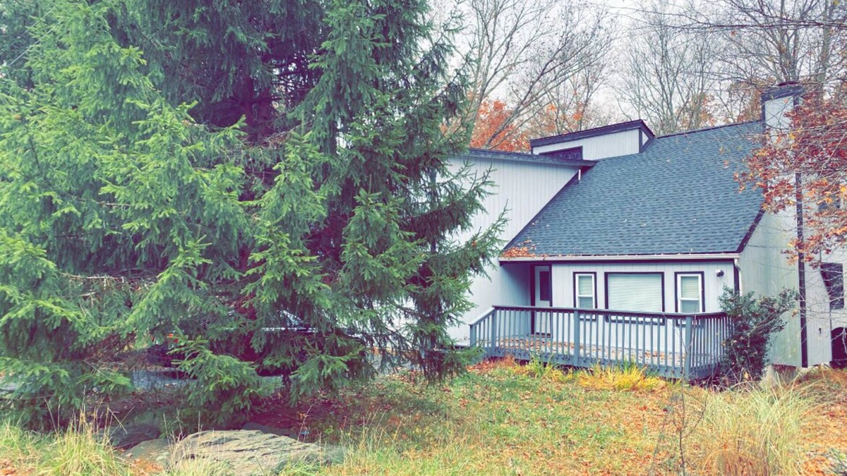 Bushkill House | Comfortable house with a private hot tub in Poconos