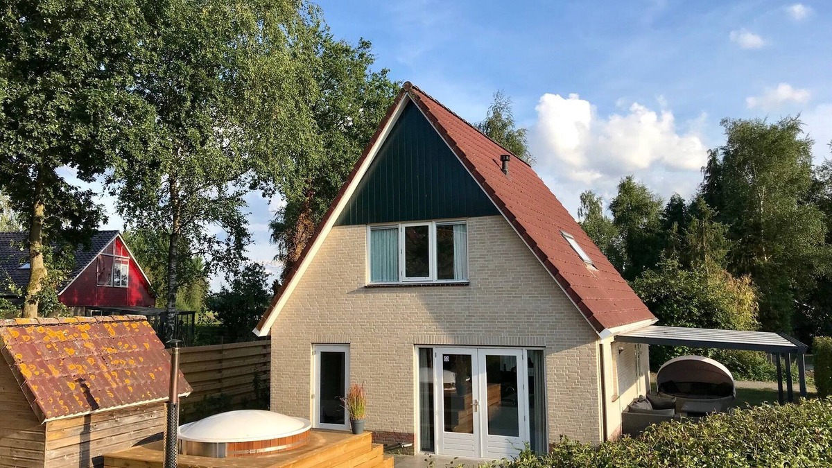 Schoonloo House | Comfortable, modern country house with hot tub in Drenthe