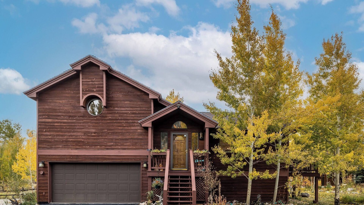 Frisco House | Comfortable Mountain Retreat with Private Hot Tub & Stunning Mt. Royal Views