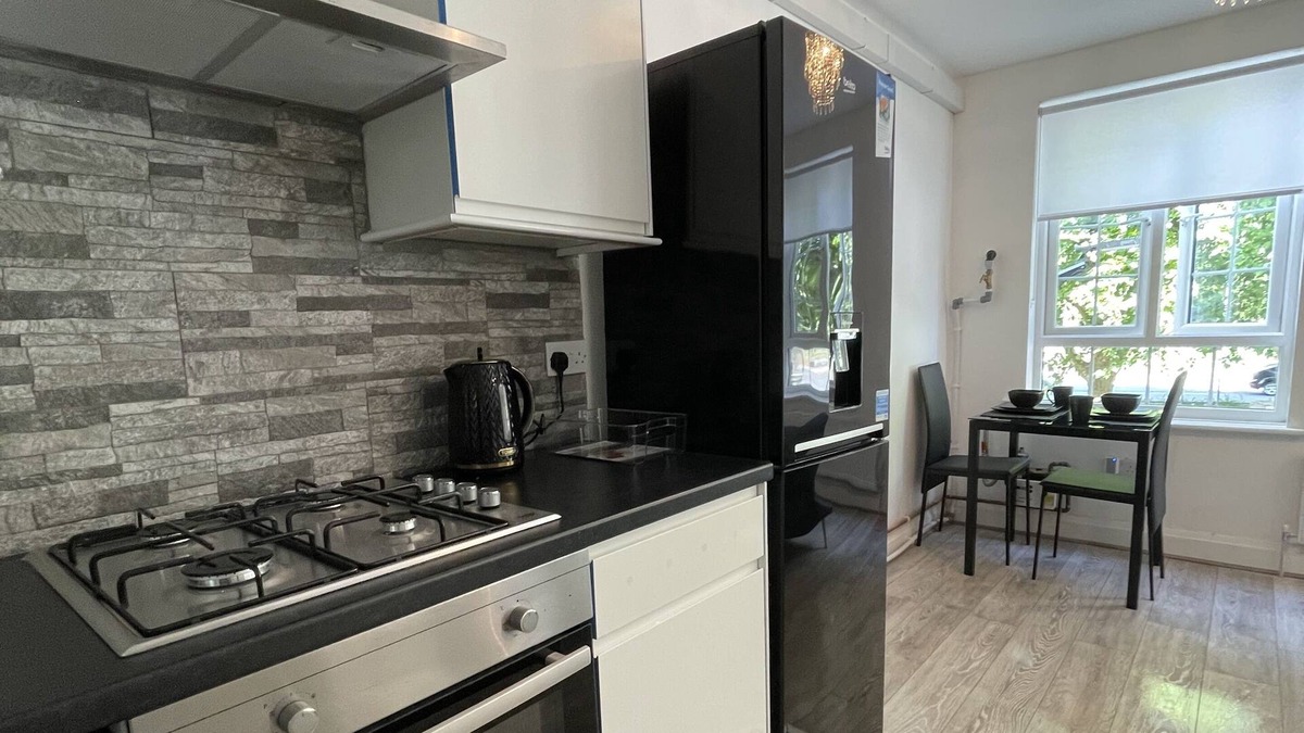 Cray Valley East Apartment | Comfortable one bedroom flat in Orpington