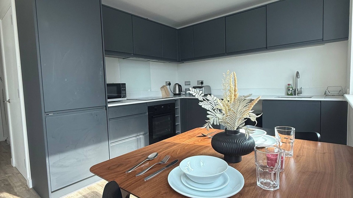 Old Trafford Apartment | Comfortable one bedroom apartment located in old Trafford !