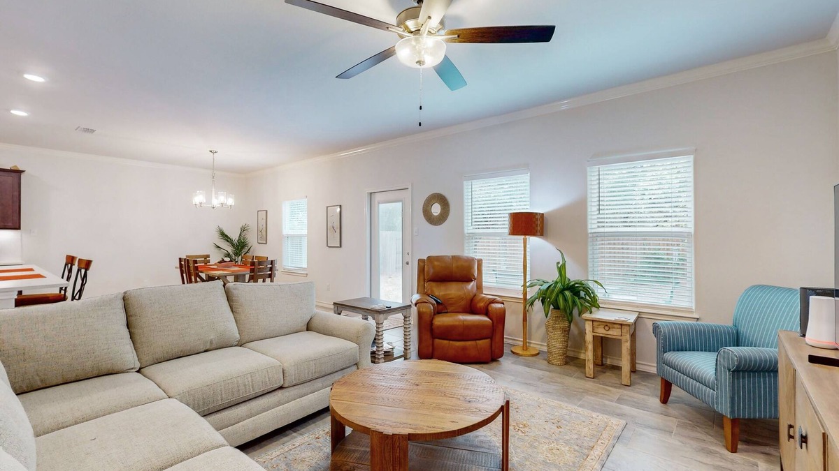 San Patricio County House | Comfortable open concept home with full kitchen, internet and W/D