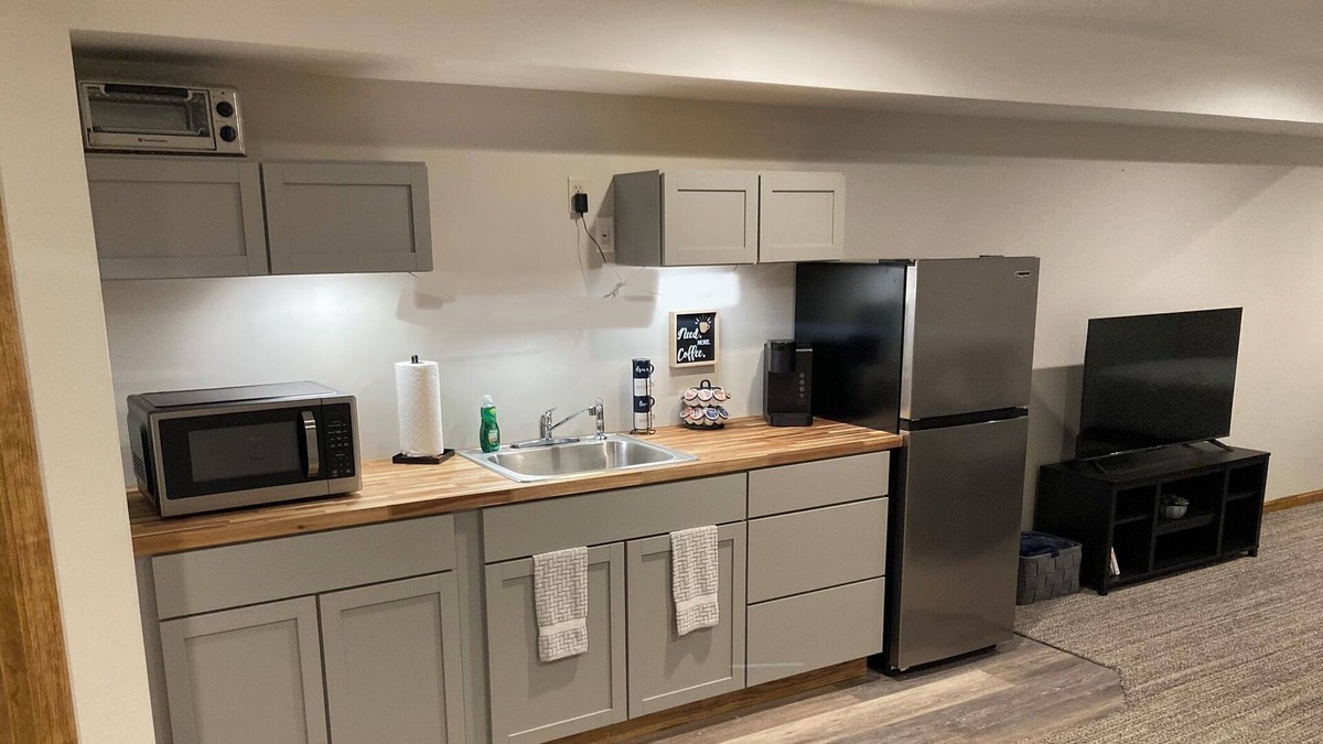Hudson House | Comfortable Private room with bathroom and kitchenette.