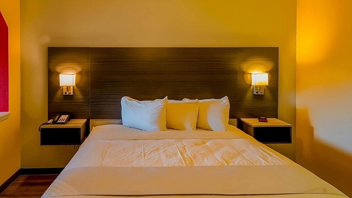 Sweet Home Hotel | Comfortable Room near H-E-B with Outdoor Swimming Pool and Free Parking