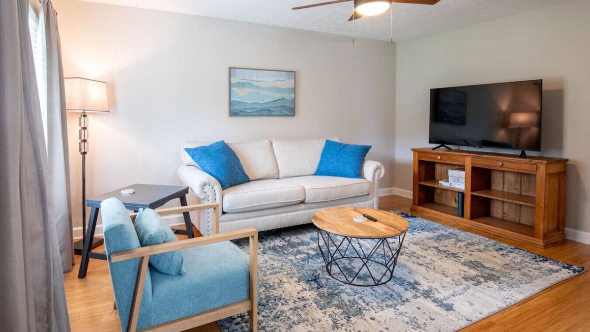 Oxford Condo | Comfortable & spacious-Walk to Fraternity Row!