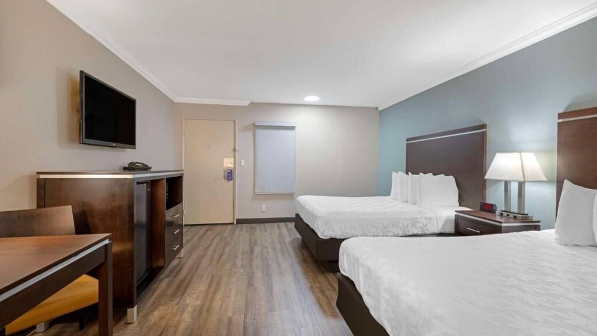 Anaheim Resort Hotel | Comfortable Stay w/Free Parking Near Magical Disneyland