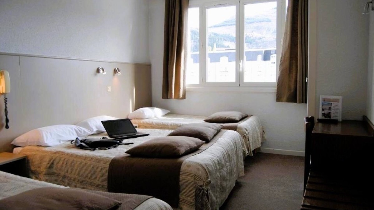 Lourdes Hotel | Comfortable Stay w/Pet-Friendly Rooms & Convenient Parking