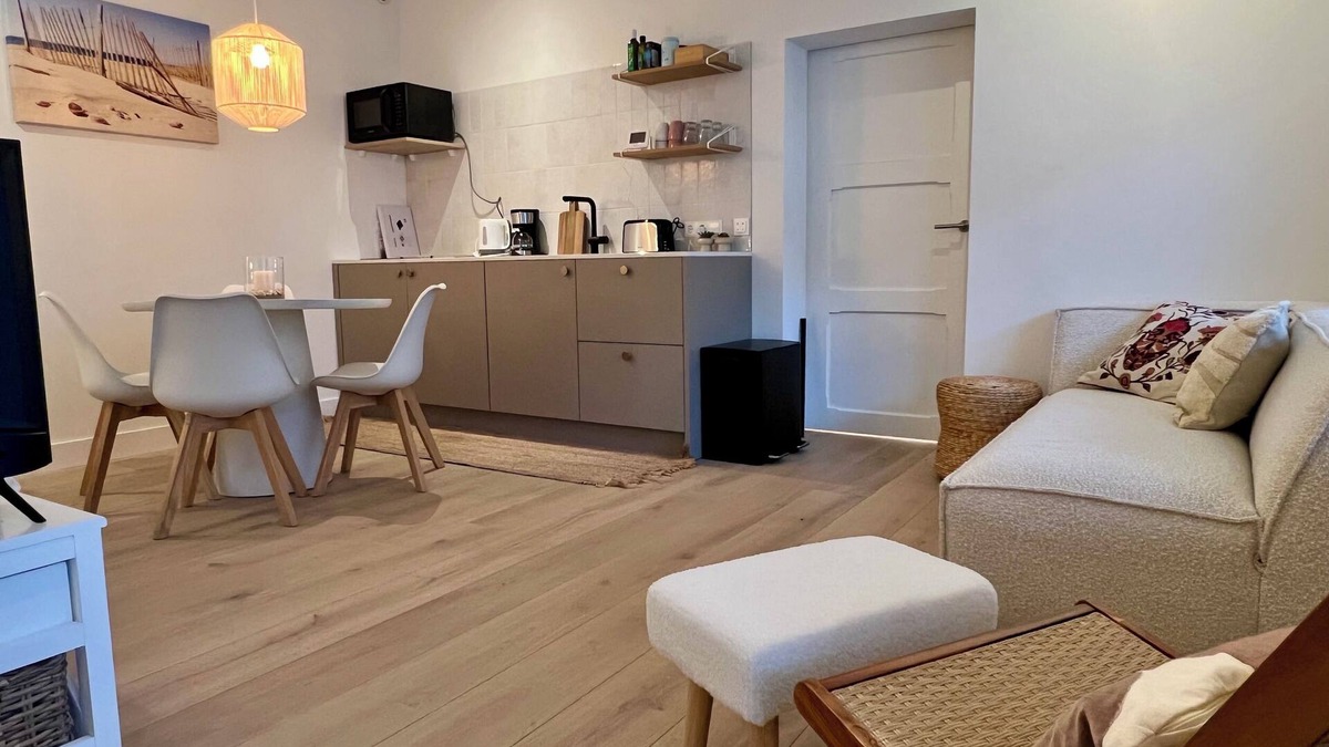Municipality of Bergen Apartment | Comfortable studio located just 200 meters from Bergen aan Zee beach.