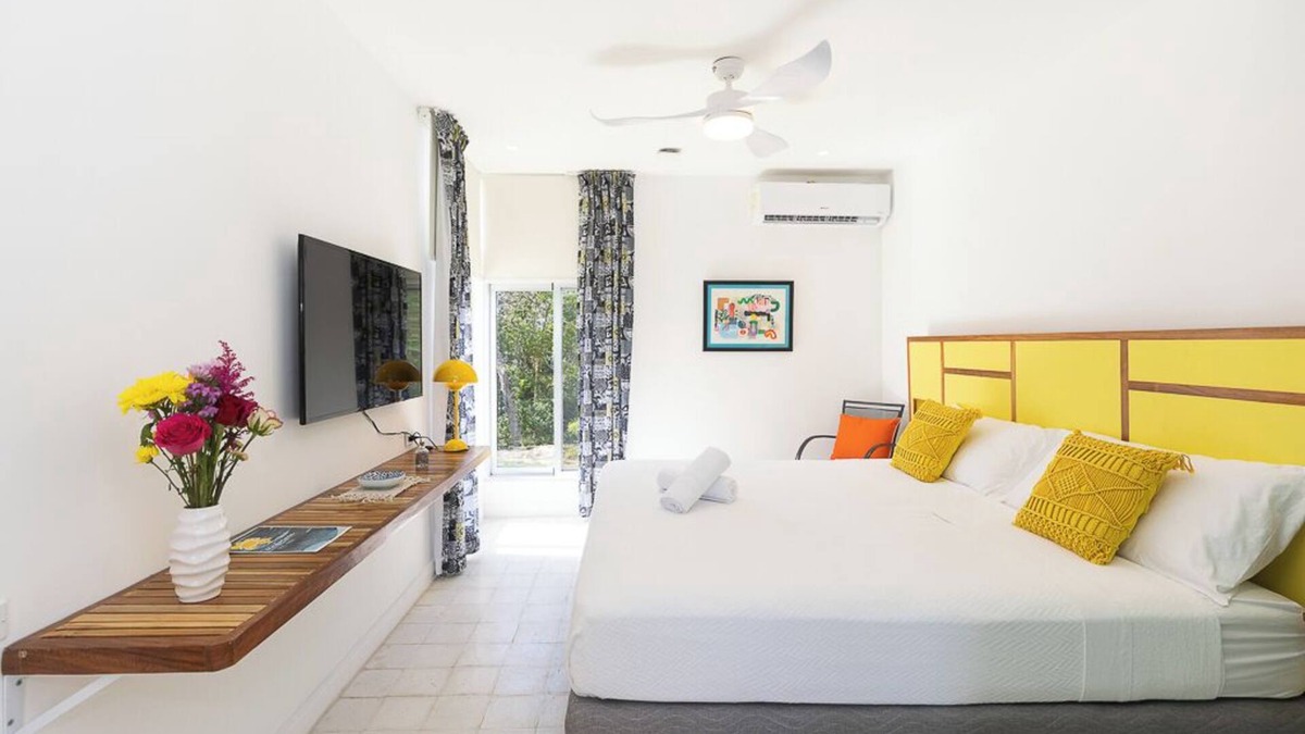 Boca Corona Apartment | Comfortable suite in Private Beach complex - Shared pool.
