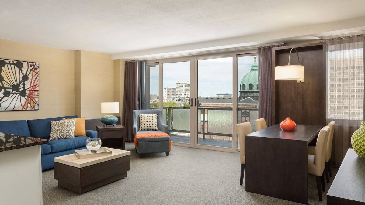 Center City Hotel | Comfortable Suite Near Liberty Bell, Pets Stay Free, with Swimming Pool