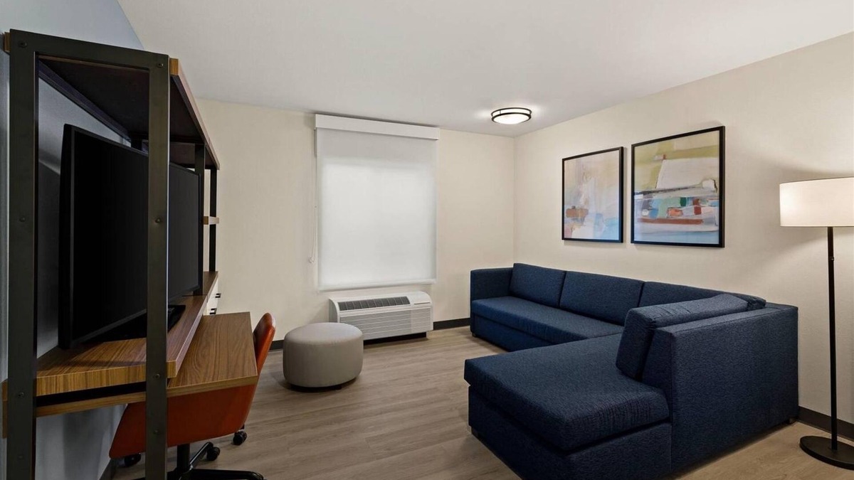 Newnan Hotel | Comfortable Suite w/Full Kitchen – Perfect for Families Visiting Newnan