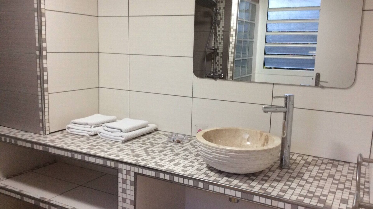 Le Gosier House | Comfortable T1 in gîte with 2 other accommodations - a studio and a T1