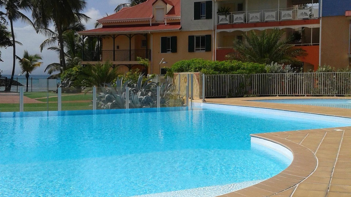 Bas du Fort Apartment | Comfortable T3 with pool and beach
