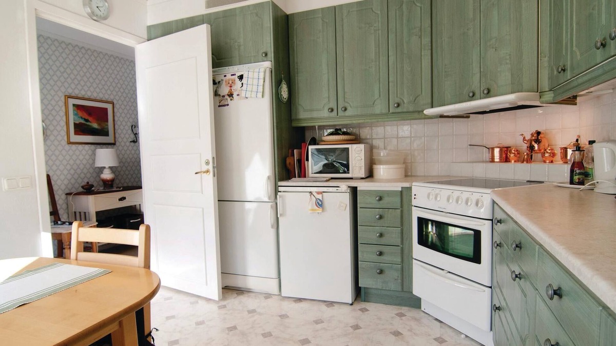 East Visby Apartment | Comfortable vacation apartment with terrace facing east and west.