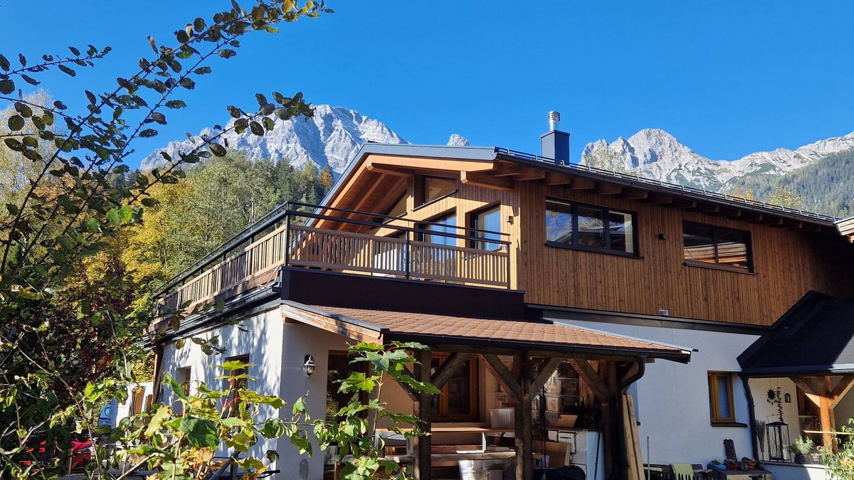 Leogang House | Comfortable vacation home near ski slopes, large sunny garden