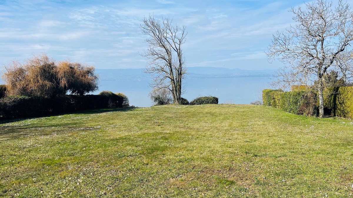 Anthy-sur-Leman Apartment | Comfortable waterfront apartment with breathtaking views, nature break