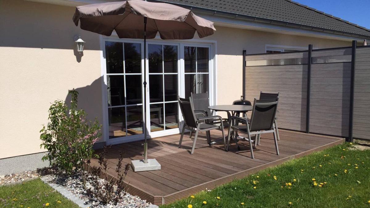Pruchten House | Comfortably furnished semi-detached vacation home with fireplace for 4 people