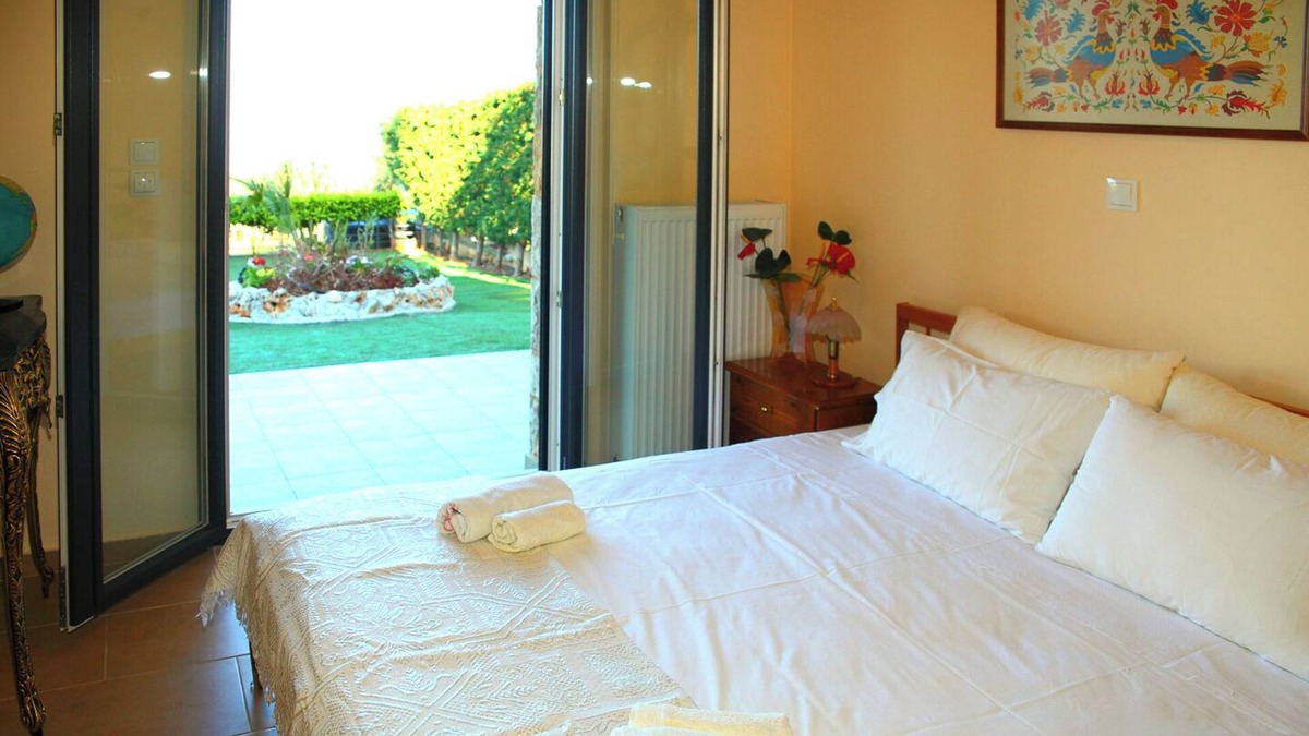 Theologos Apartment | Comfy 1BD flat with Garden close to the Beach!