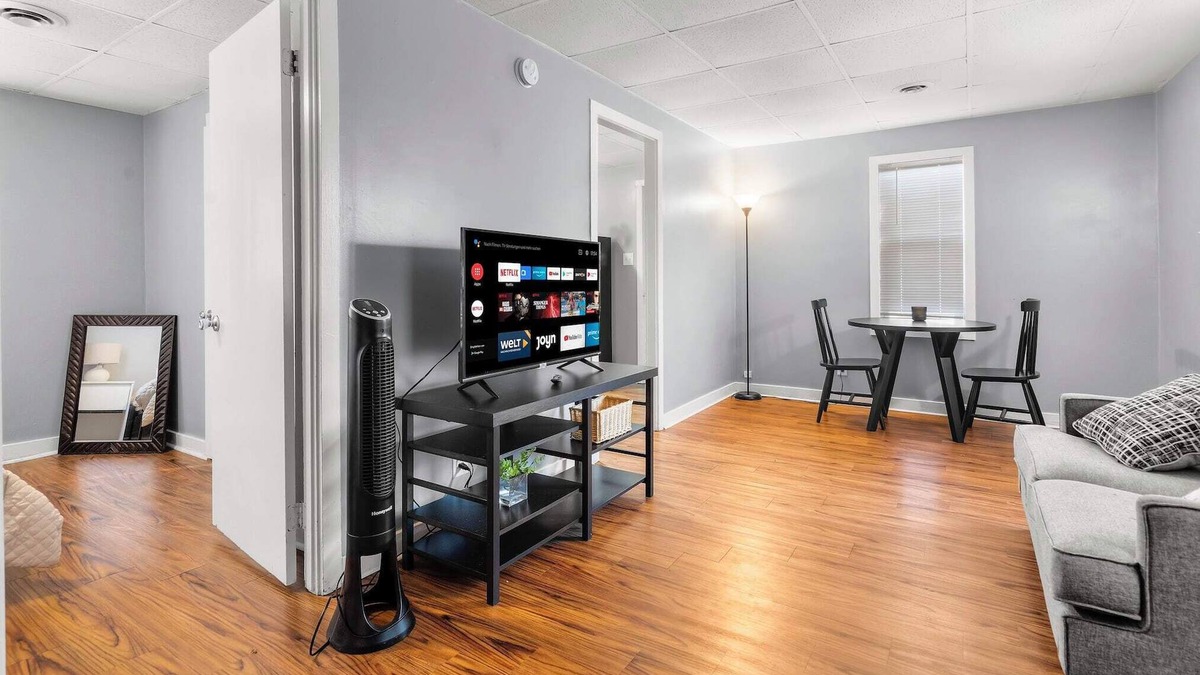 West Des Moines House | Comfy 1BR Retreat + Free Parking in Valley Junctio