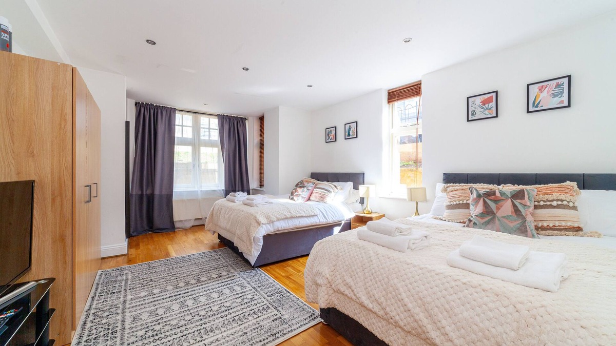 Queenstown Apartment | Comfy 2 Bed Apt with Private Garden, Battersea LDN
