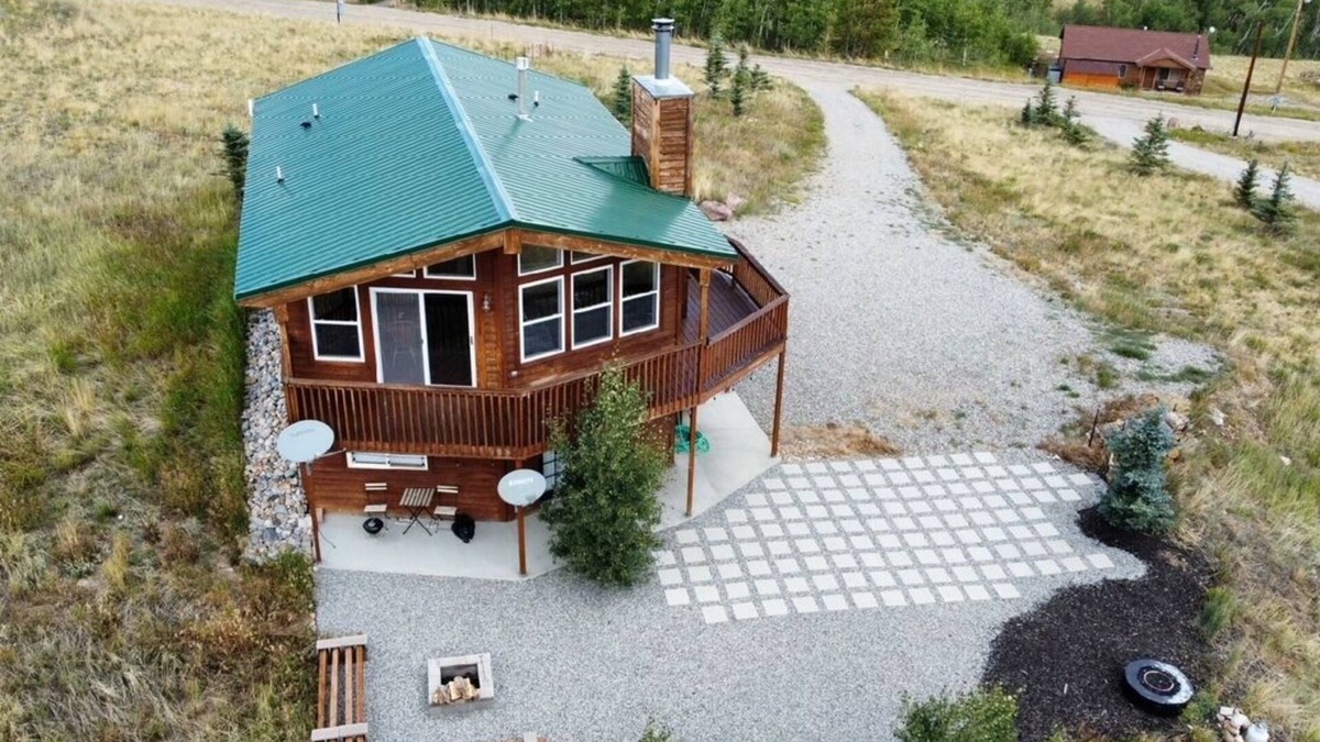 Warm Springs House | Comfy 3 Bedroom Home Sleeps 6 Panoramic Mountain and Valley Views