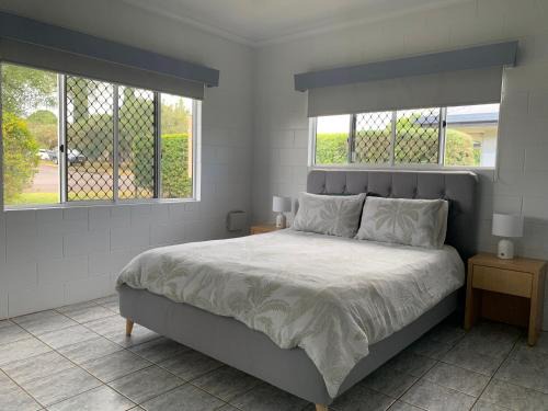 Atherton House | Comfy 4 Bedroom with Country Views