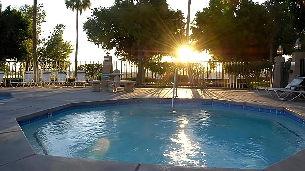 Yuma Hotel | Comfy and Modern Unit! Pool, Hot Tub, Parking