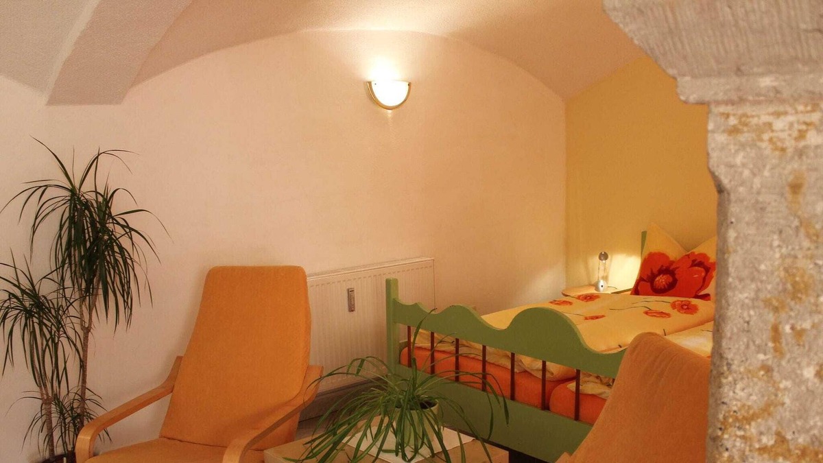 Weißig Apartment | Comfy Apartment in Weißig with Garden