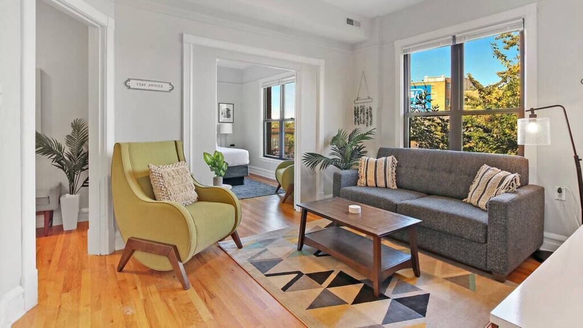 North Center Apartment | Comfy & Bright 3BR Fully Furnished Apt