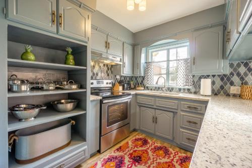 Central Oklahoma City House | Comfy Colonial - up to 15 ppl 5 mins to Plaza District or State Fair