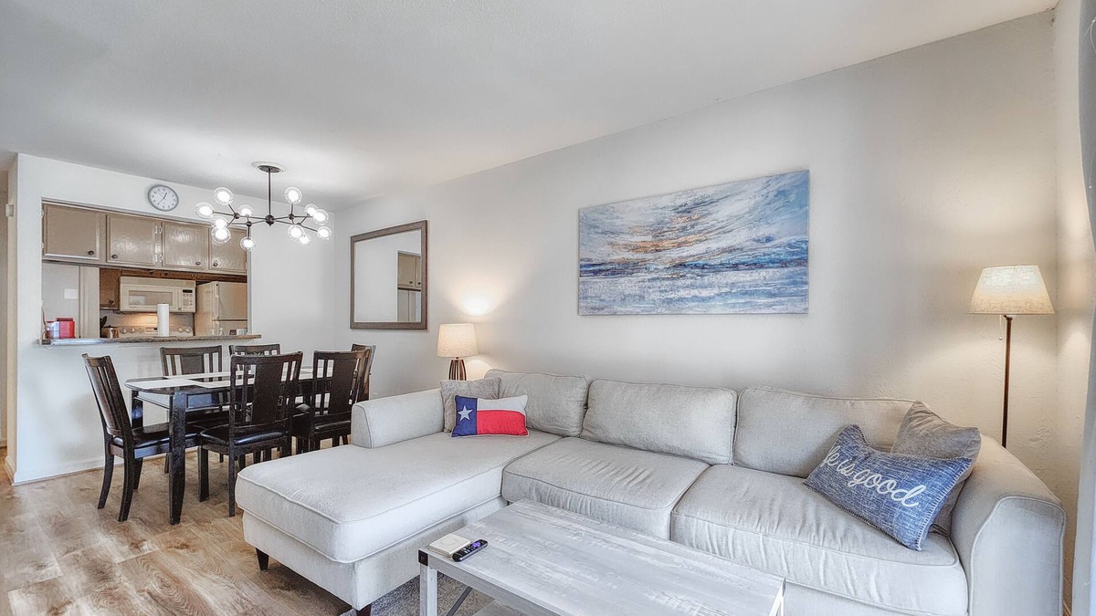 Walden on Lake Conroe Condo | Comfy Condo with Remote Office/Workspace - Closest Condo to Walden Golf Club!