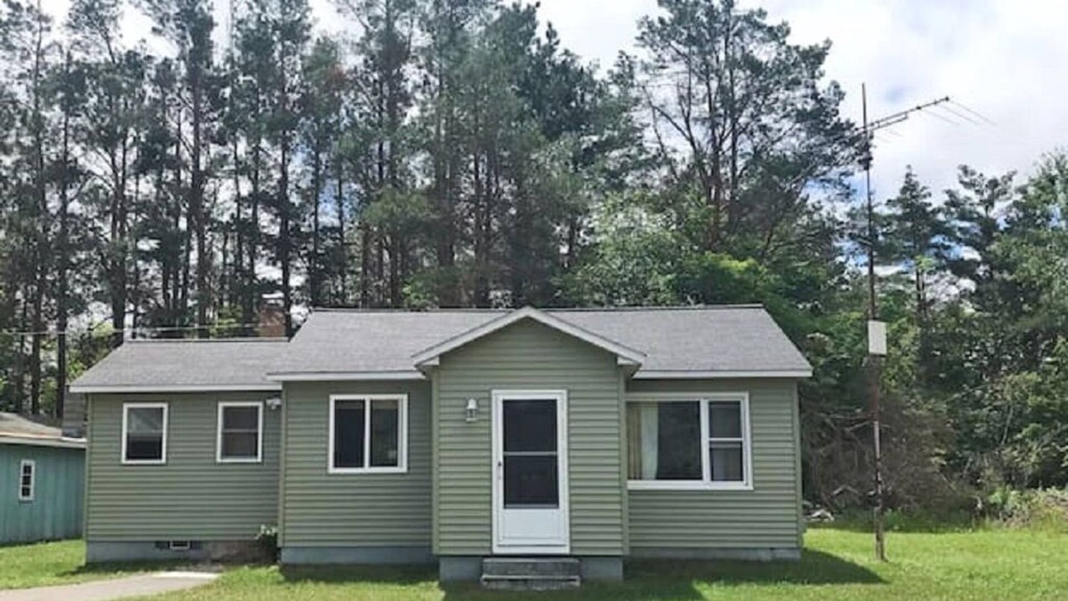 Goetzville House | Comfy Cottage to escape the crowds