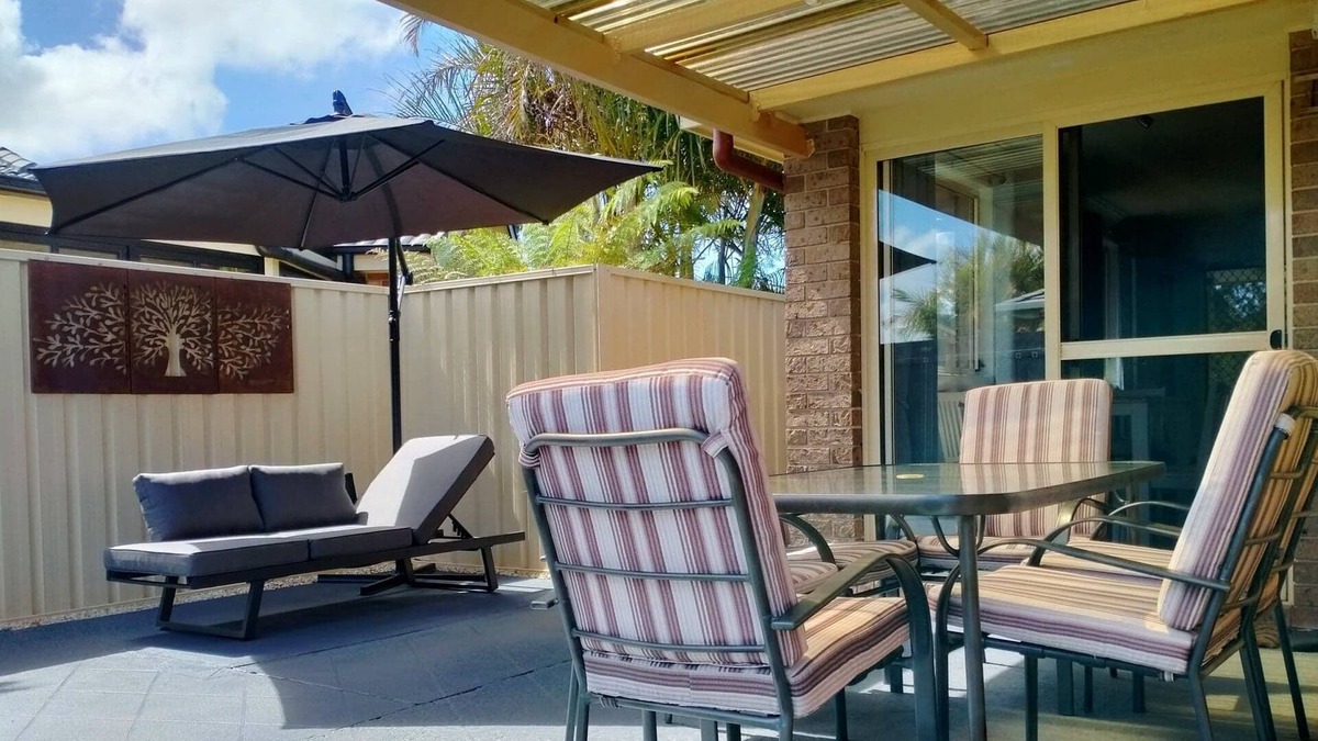 Port Macquarie House | Comfy cottage w/sunny patio - 350m to shops!