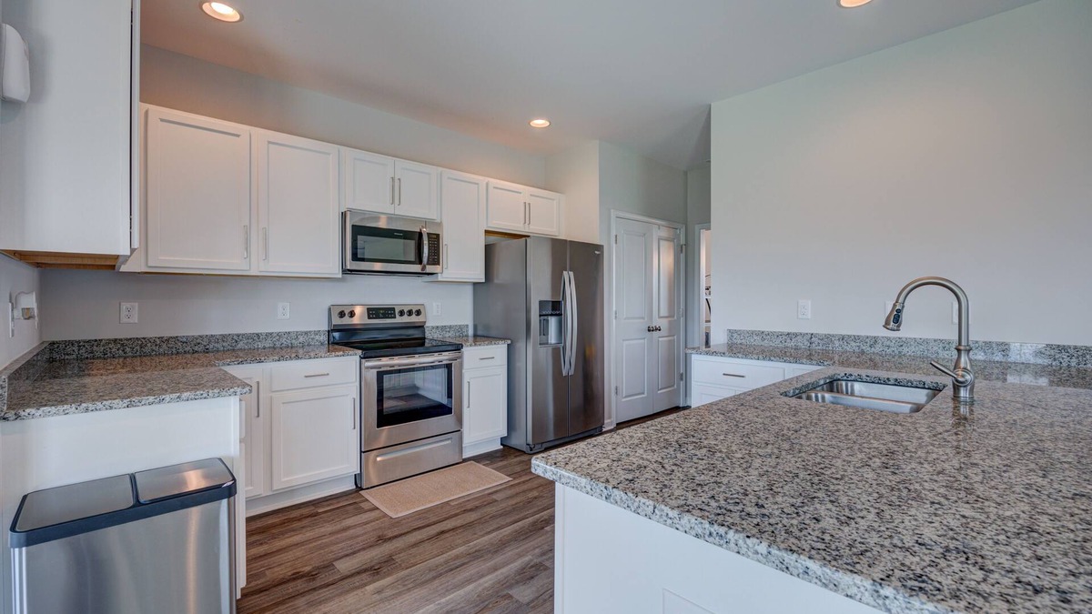 Northwest House | Comfy & Cozy home ~20mins from Wilmington & 35-45 from beaches