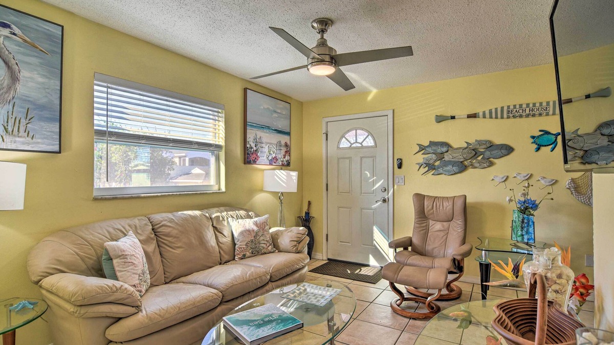 Downtown Dunedin House | Comfy Dunedin Escape: 1 Block to Main Street!