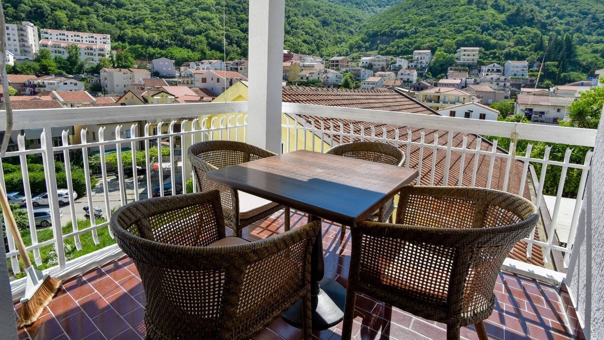 Bijeli do Apartment | Comfy Flat w Balcony 5 min to Greco Beach in Budva