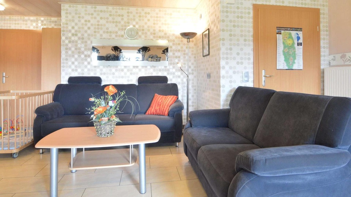 Burg-Reuland House | Comfy Holiday Home in Burg Reuland with Sauna, Terrace, BBQ