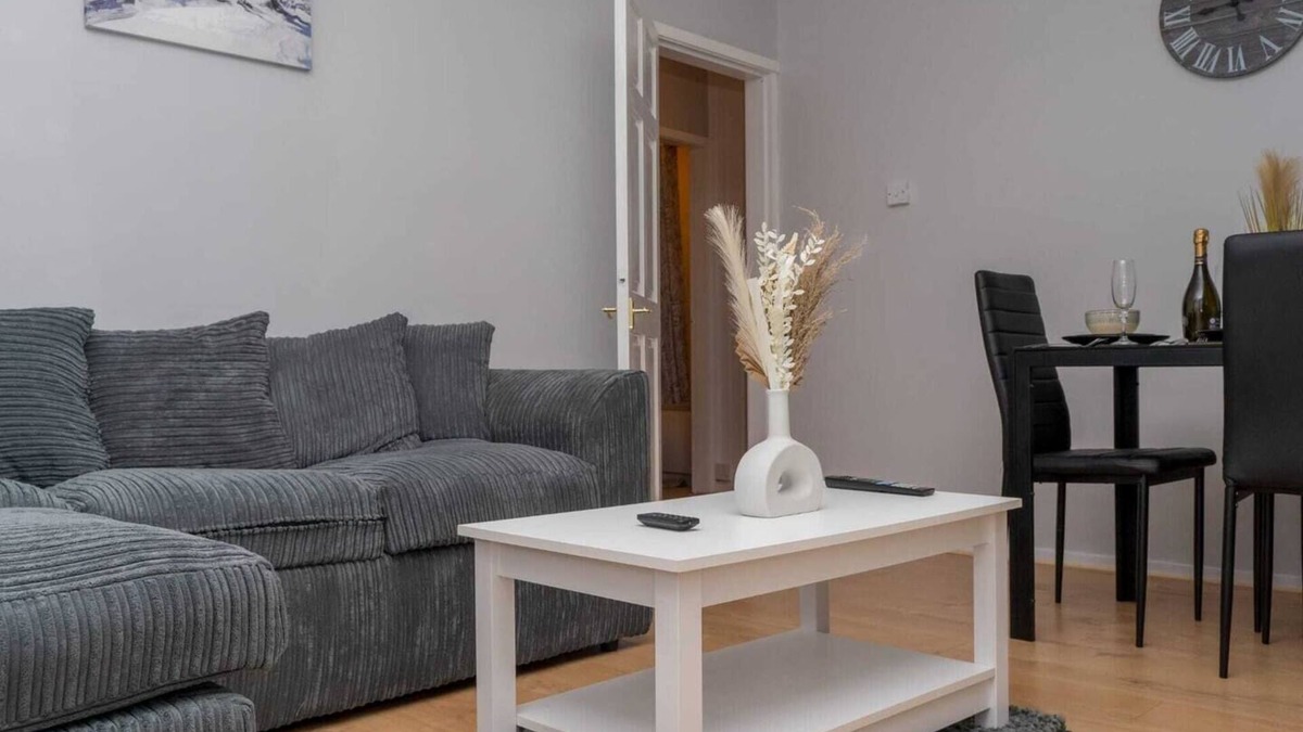 Weston by Wellend House | Comfy Home with Parking