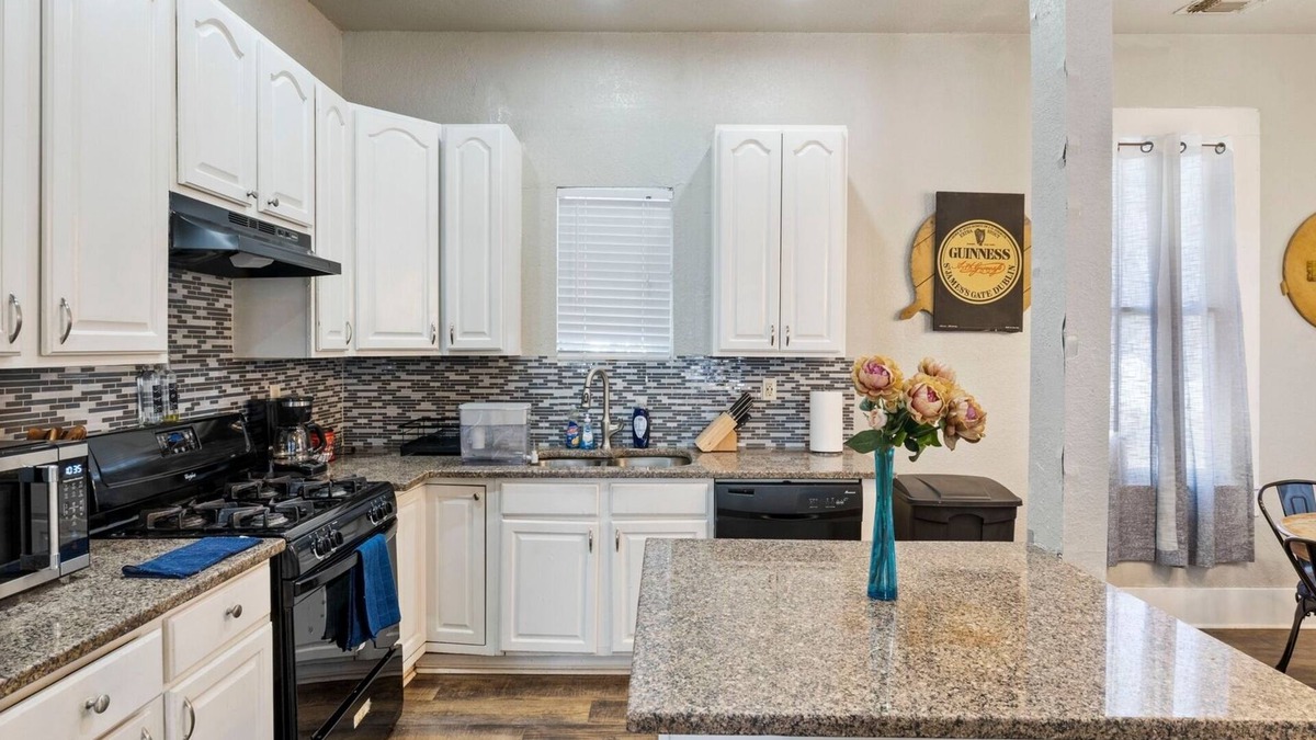 Highland Park House | Comfy House Downtown w King Bed and Outdoor Theater