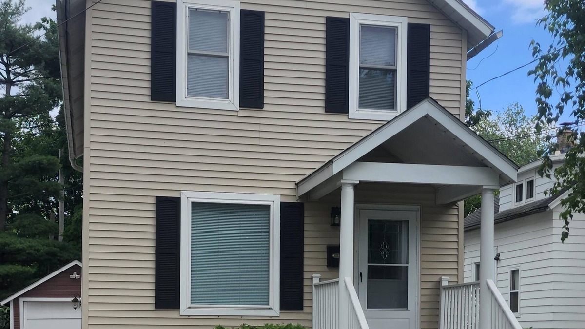 Kenosha House | Comfy House near Lake Michigan