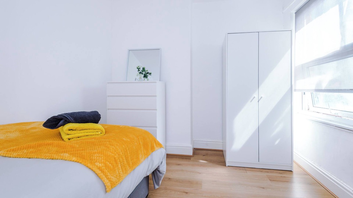 Warrington House | Comfy Ideal for Travelers & Contractors: Warrington, Norris Getaway
