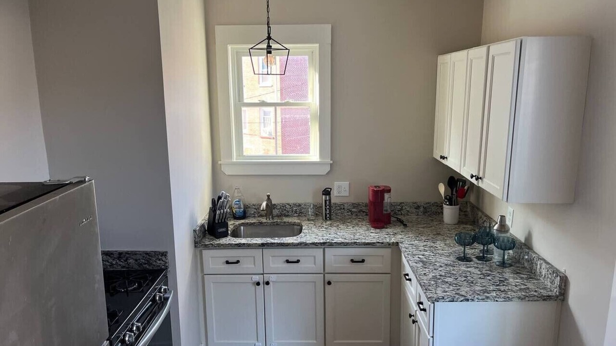 Beverly Apartment | Comfy King Beds~5 min to Salem