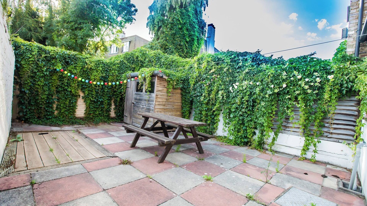 Canbury Apartment | Comfy Kingston Central Garden House & Free Parking